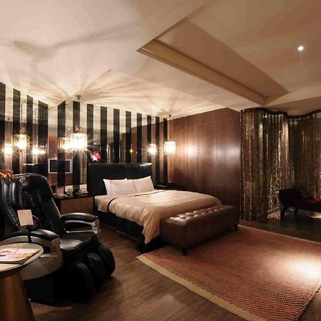Li Hsin Motel Taichung Buitenkant foto