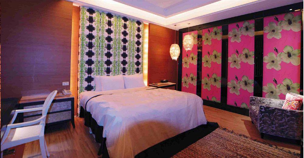 Li Hsin Motel Taichung Buitenkant foto