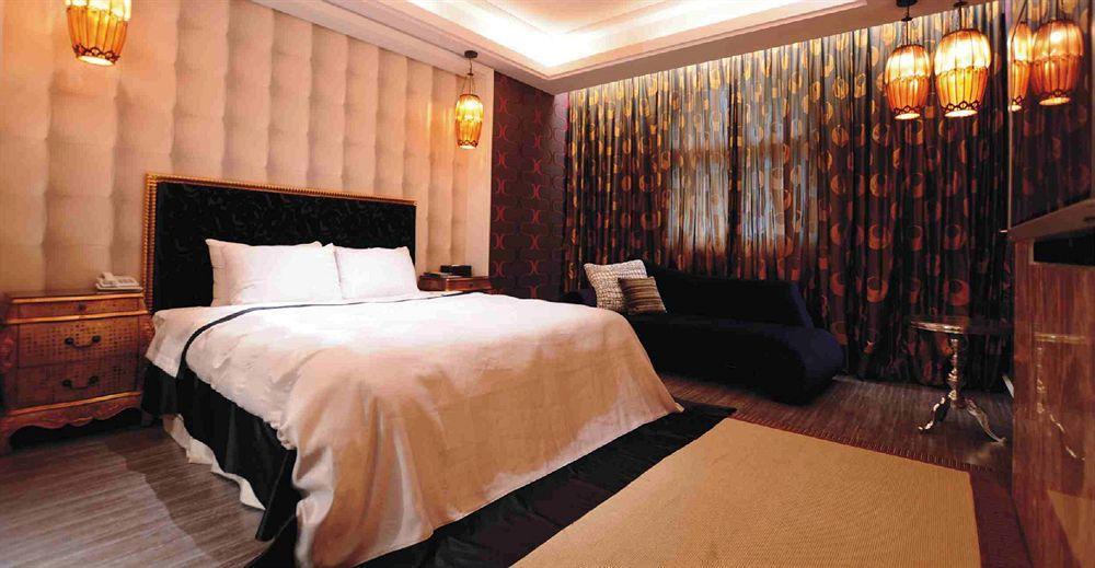 Li Hsin Motel Taichung Buitenkant foto