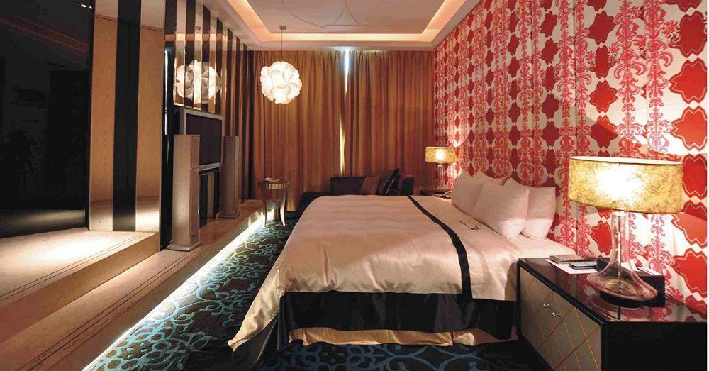 Li Hsin Motel Taichung Buitenkant foto