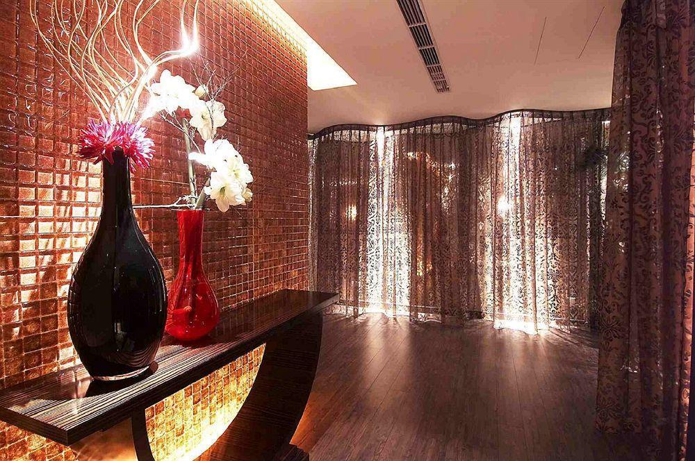 Li Hsin Motel Taichung Buitenkant foto