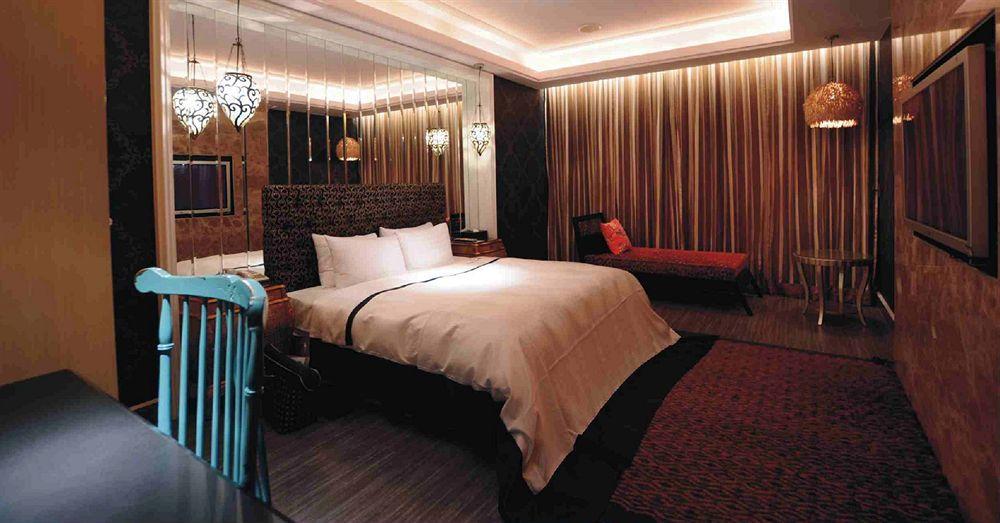 Li Hsin Motel Taichung Buitenkant foto