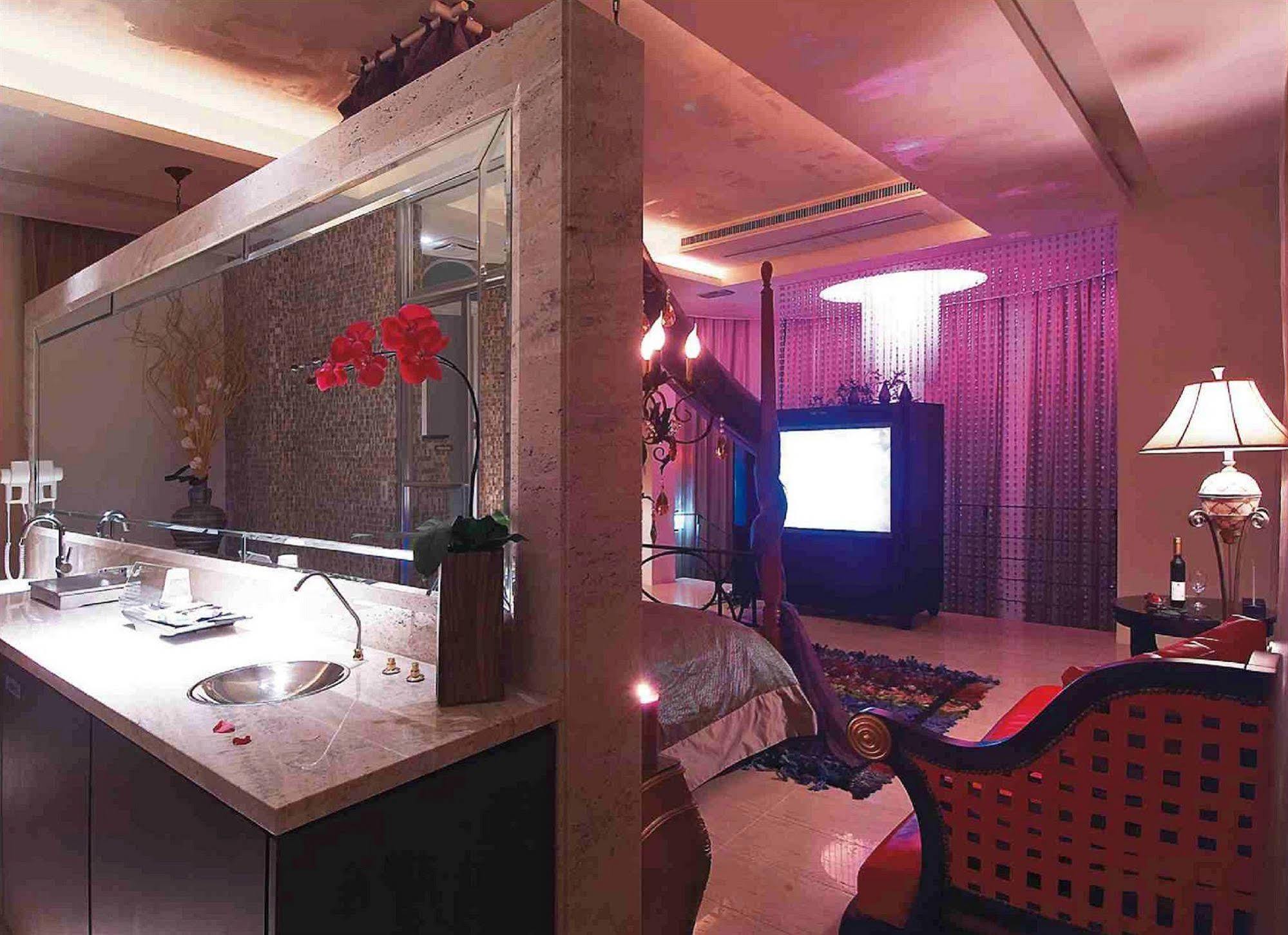 Li Hsin Motel Taichung Buitenkant foto