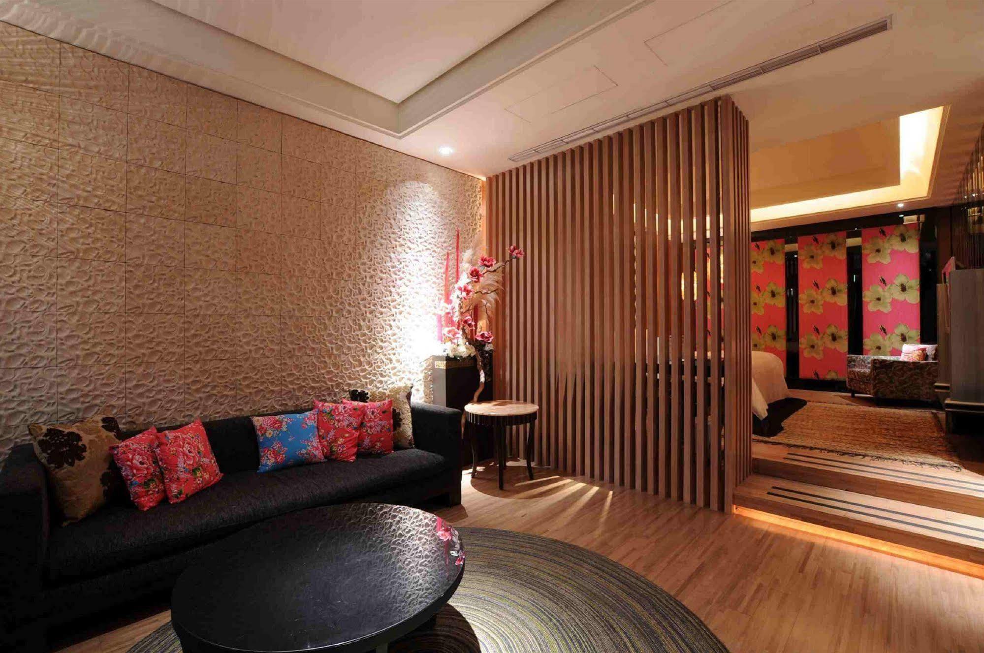 Li Hsin Motel Taichung Buitenkant foto