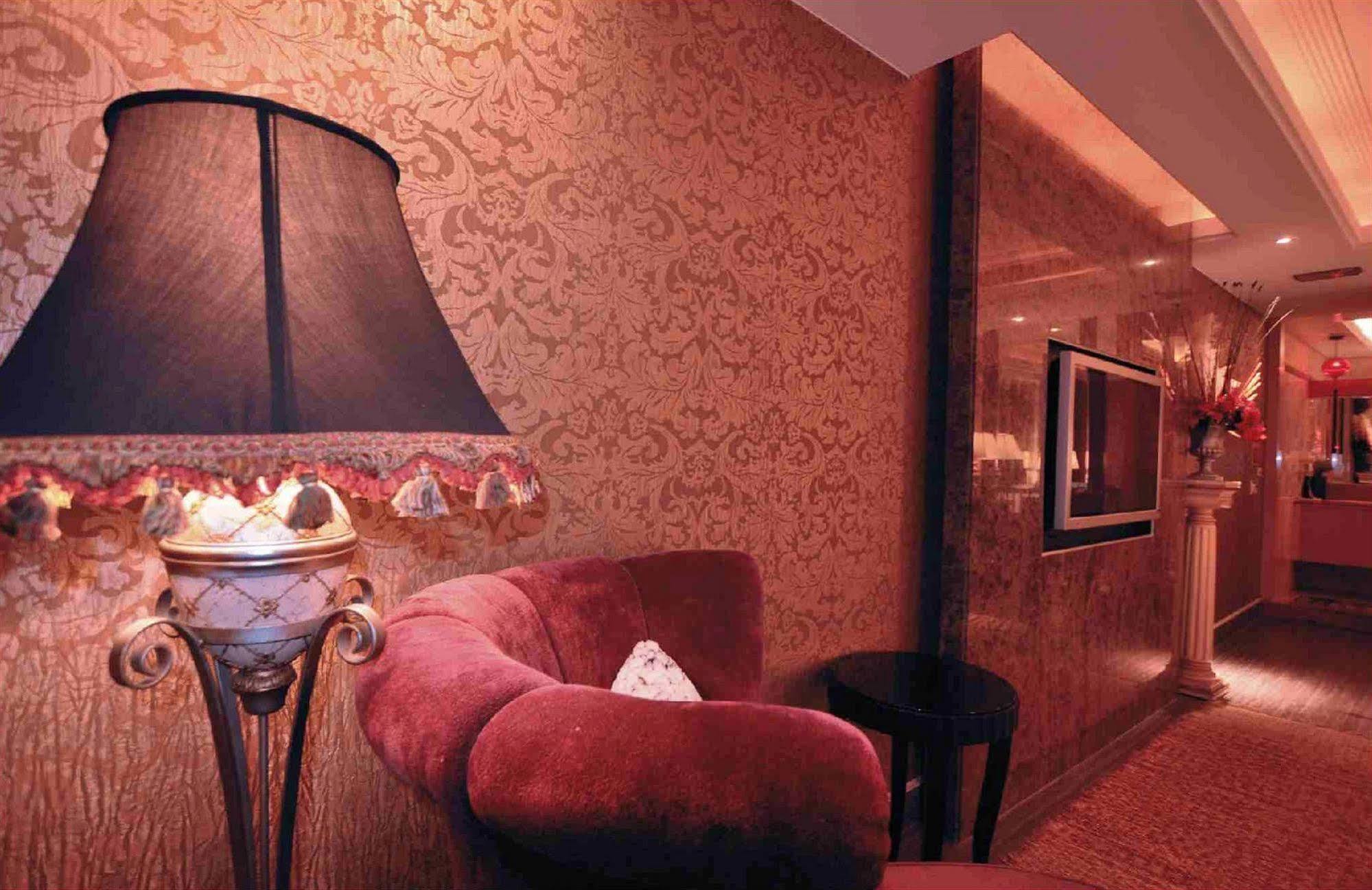 Li Hsin Motel Taichung Buitenkant foto