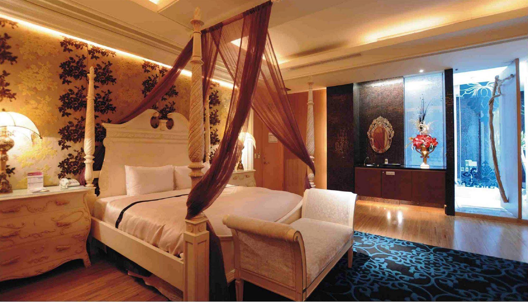 Li Hsin Motel Taichung Buitenkant foto
