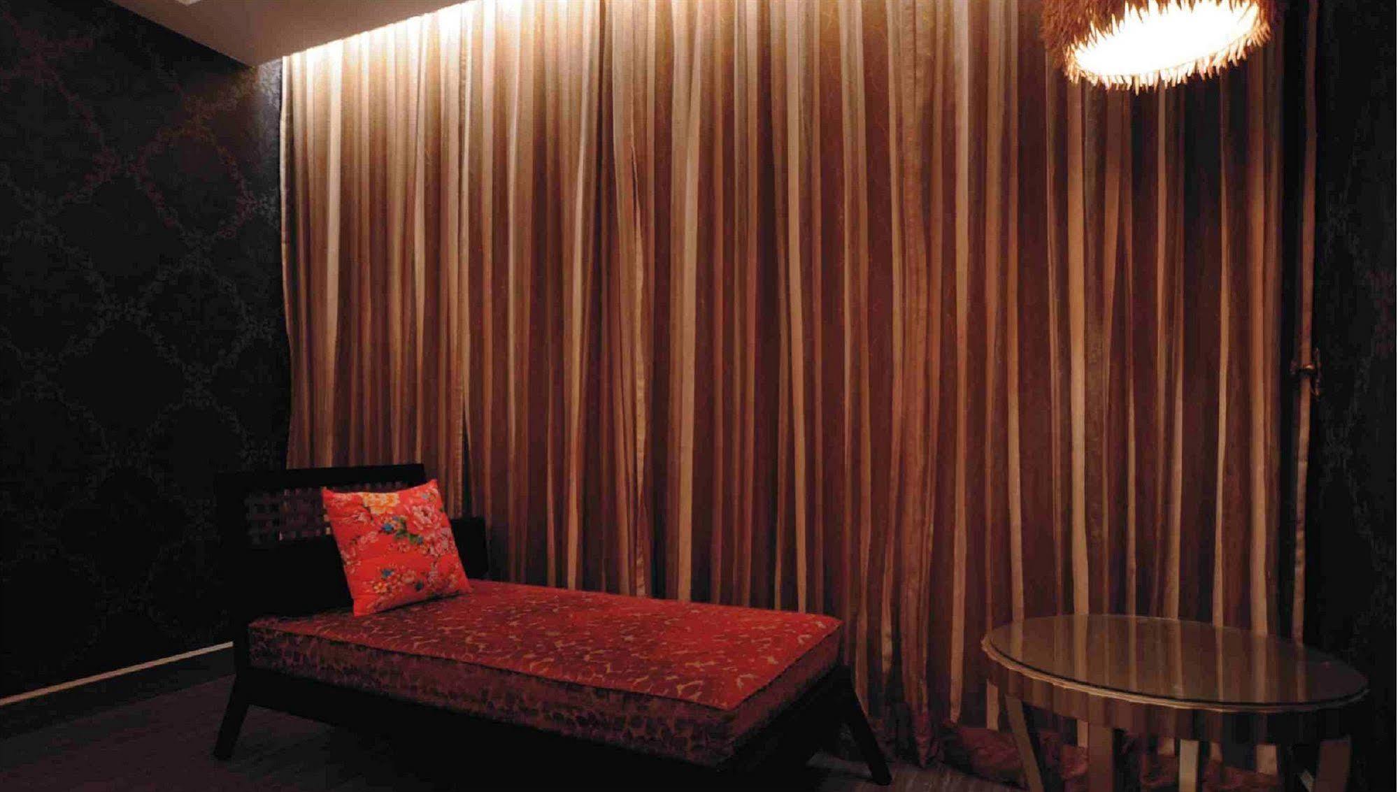 Li Hsin Motel Taichung Buitenkant foto