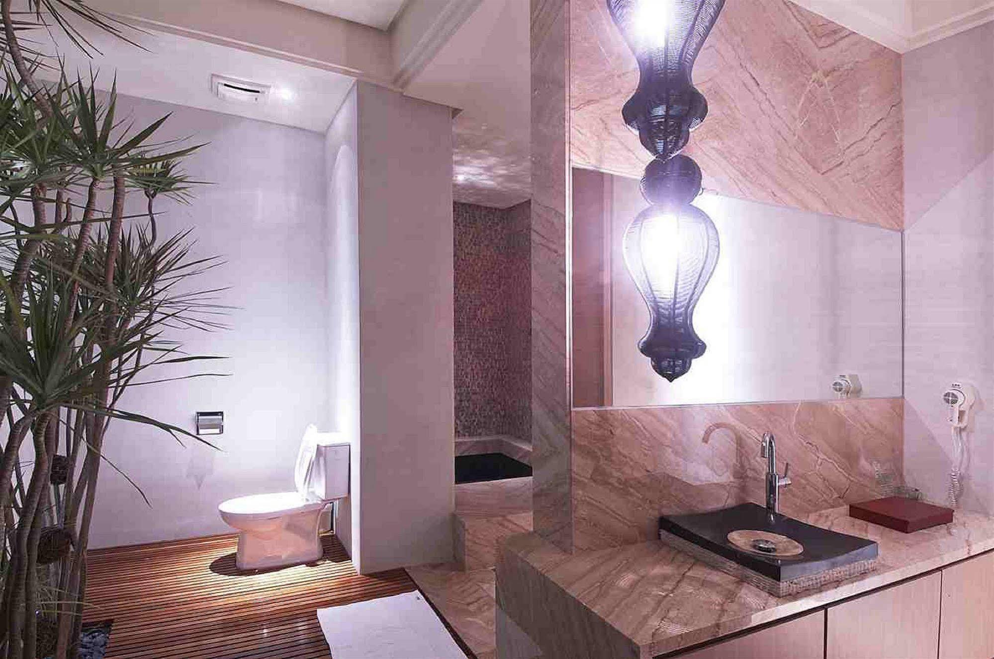 Li Hsin Motel Taichung Buitenkant foto