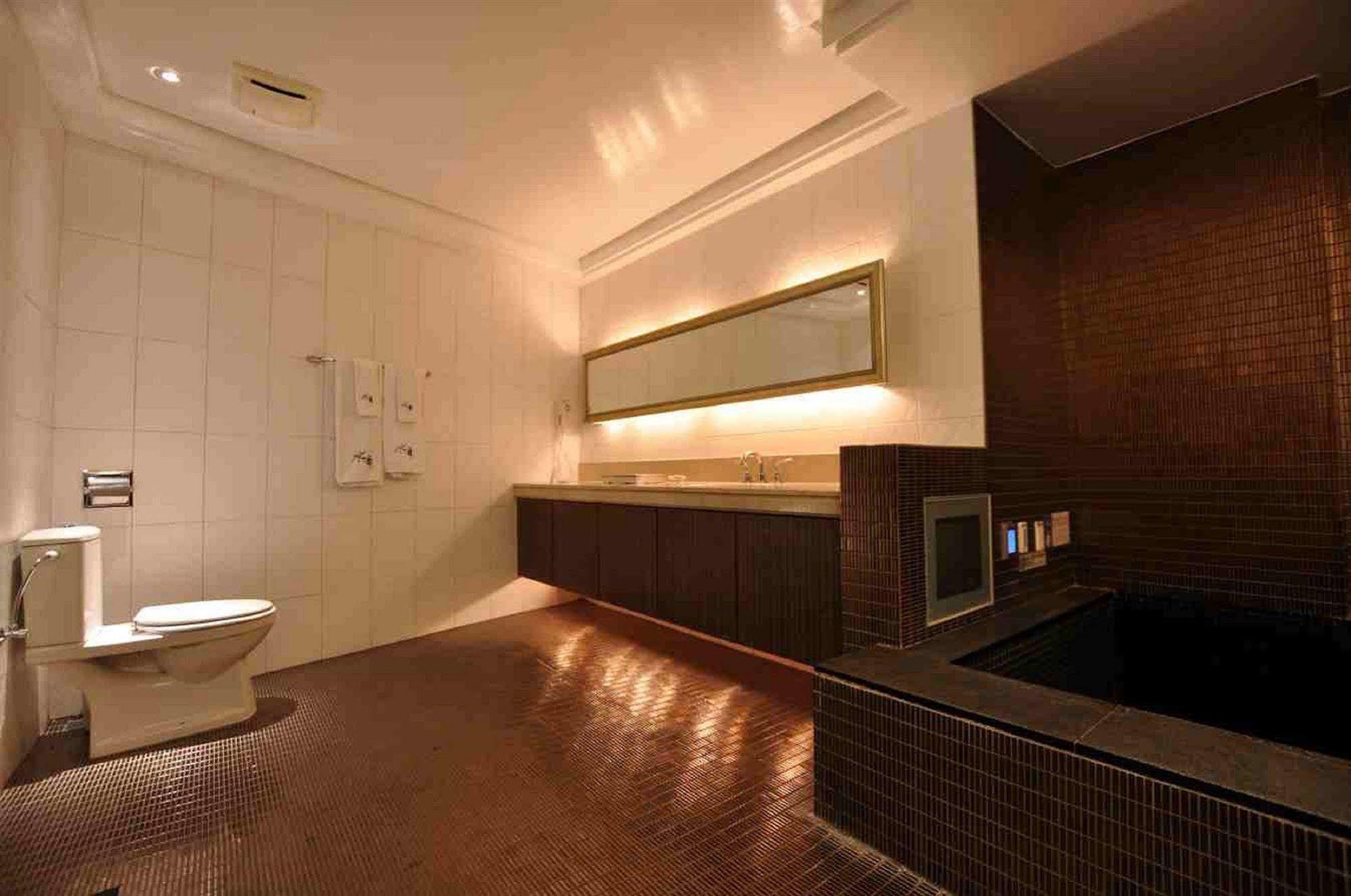 Li Hsin Motel Taichung Buitenkant foto