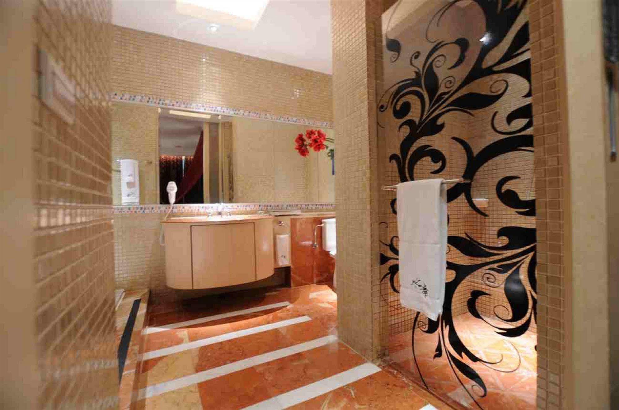 Li Hsin Motel Taichung Buitenkant foto