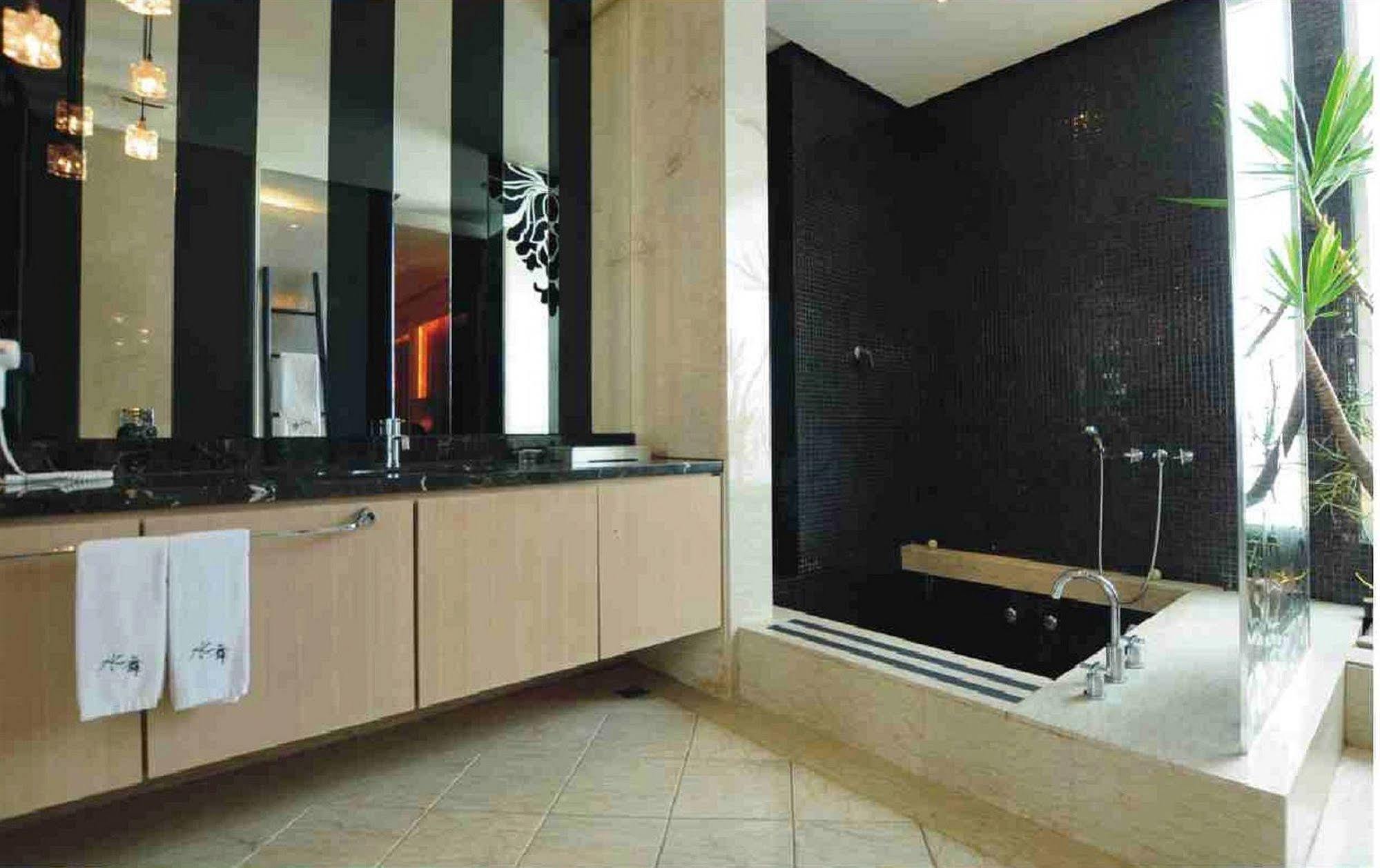 Li Hsin Motel Taichung Buitenkant foto