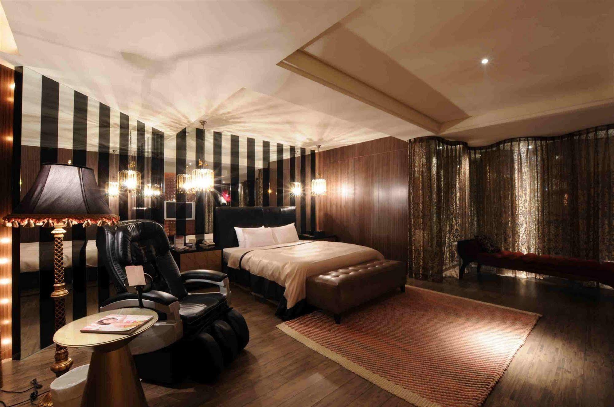 Li Hsin Motel Taichung Buitenkant foto