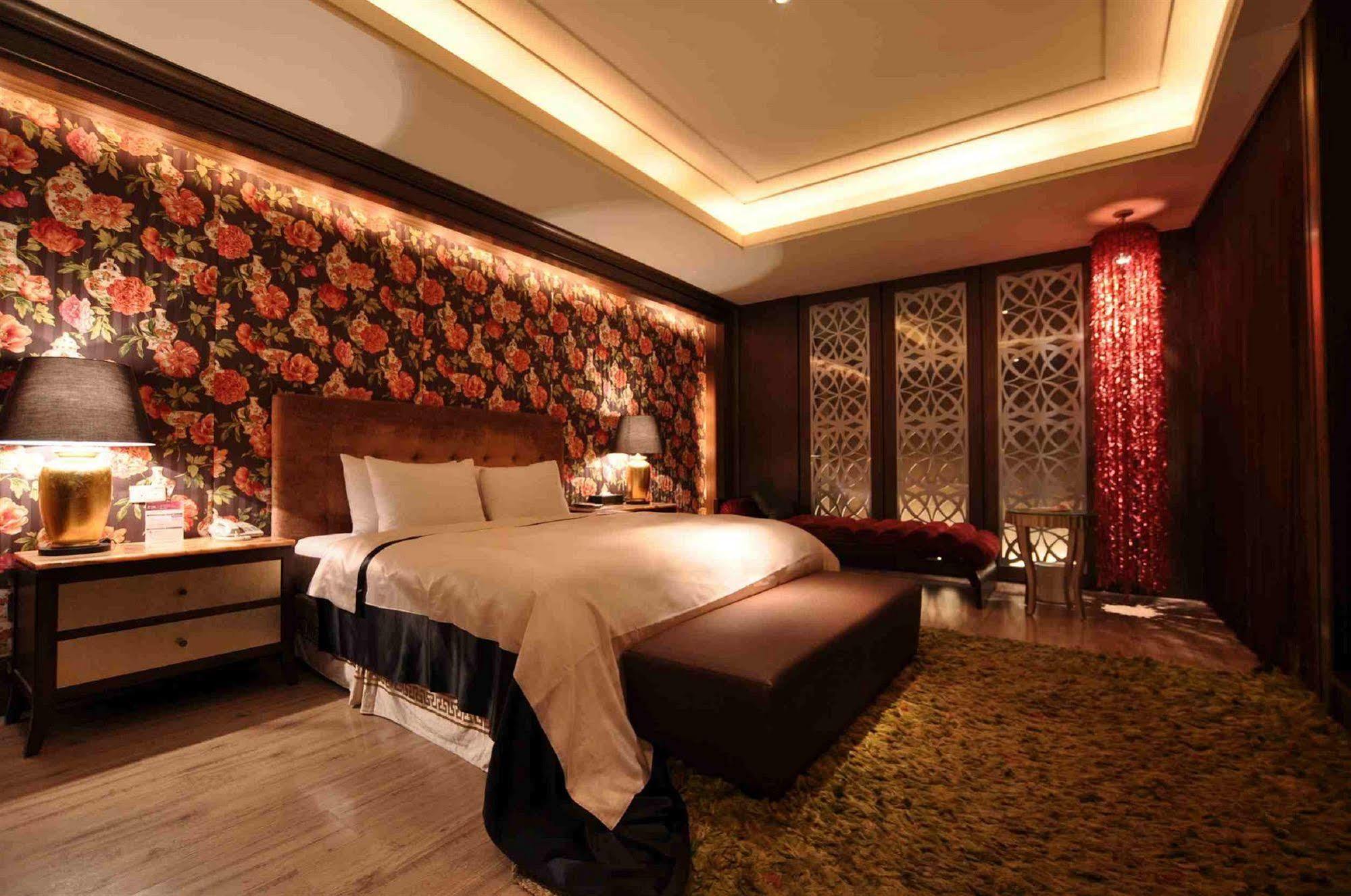 Li Hsin Motel Taichung Buitenkant foto