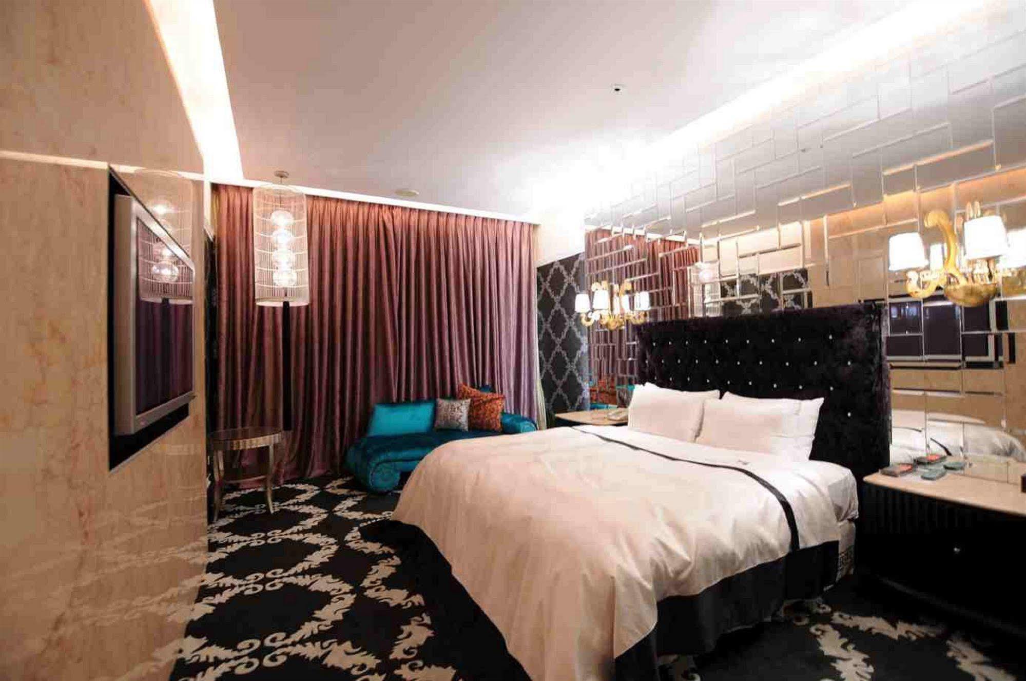 Li Hsin Motel Taichung Buitenkant foto