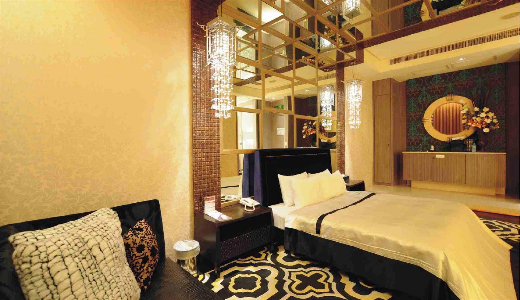 Li Hsin Motel Taichung Buitenkant foto