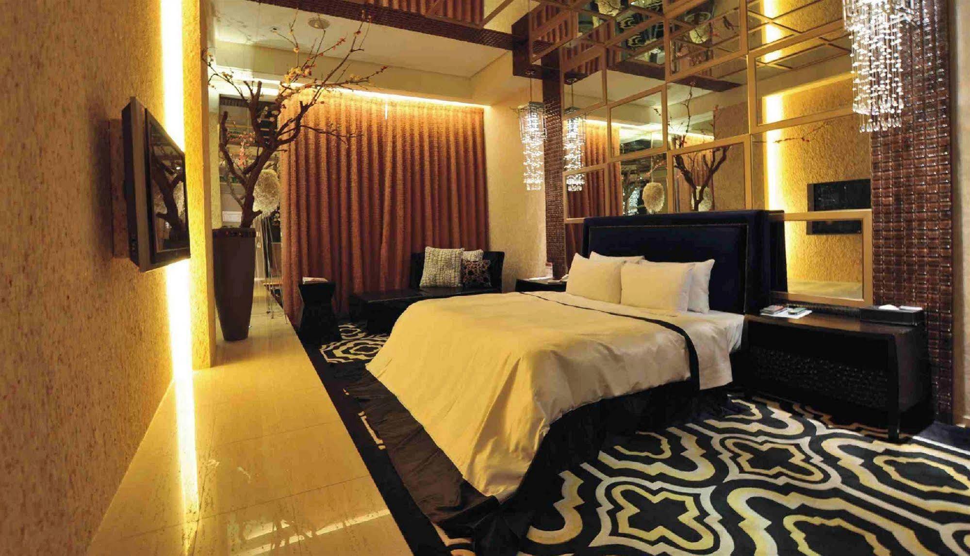 Li Hsin Motel Taichung Buitenkant foto